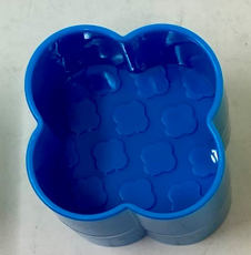 160381 Pop & Discover Activity Cube: BLUE QUATREFOIL / CLOVER